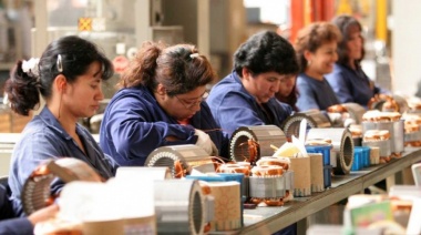 Un 8M con desigualdad en aumento: la informalidad laboral femenina alcanzó el 38,7% en 2024