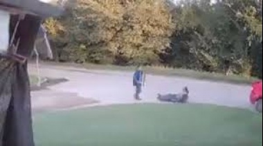 Insólita Pelea a Escobazos Entre Barrenderos en Coronel Vidal: Video Viraliza en Redes