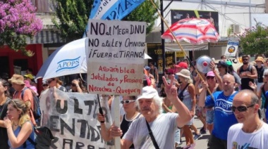 Movilización en Necochea en apoyo a los jubilados