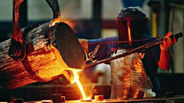 La producción metalúrgica volvió a caer en septiembre y se ubica 30% debajo de su pico histórico