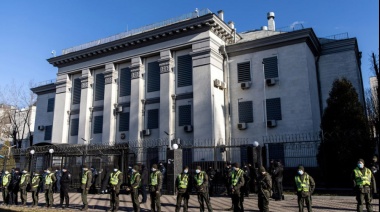 Ucrania comenzó a evacuar a su embajada en Moscú