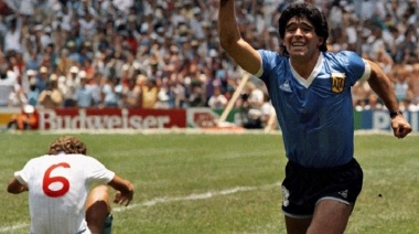 Subastan la camiseta con la que Diego hizo "La mano de Dios"