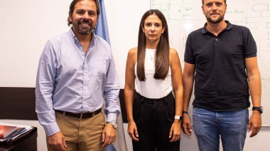 Maria Eugenia Vallota trabaja en un plan de seguridad