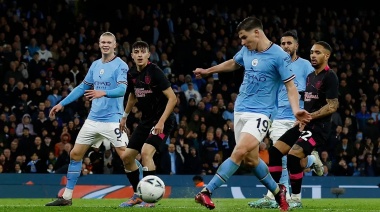 Julián Álvarez brilló en el 6-0 del Manchester City: dos goles, una asistencia y ovación de los hinchas