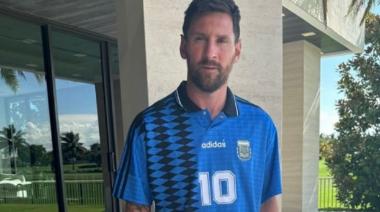 Lionel Messi se puso una histórica camiseta de la Selección Argentina para homenajear a Maradona