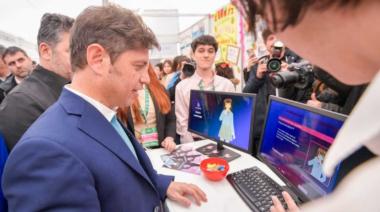 Kicillof da 10% extra a estatales, un bono de $30.000 y ayuda a municipios por la suma fija