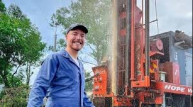 Un youtuber construyó cien pozos de agua potable en África