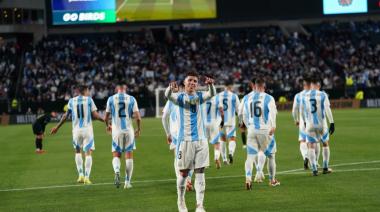 Argentina goleó a El Salvador en su estreno de temporada en Estados Unidos