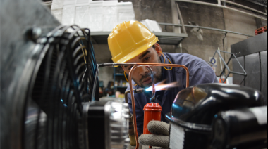 La industria pyme cayó 17,8% anual en julio y en 2024 acumula una retracción de 18,6%