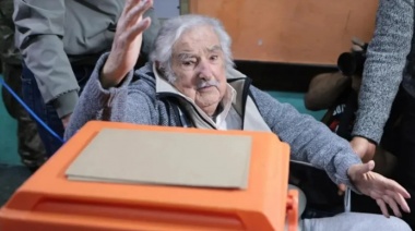 Uruguay elige al sucesor de Lacalle Pou: "Pepe" Mujica fue a votar y criticó al Gobierno de Milei