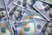 A pesar de la intervención del gobierno el dólar sigue en alza: cerró a $1.300
