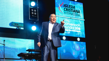 El pastor que recibió a Milei cambió su relato del “milagro”: ahora dice que tenía solo US$9500 y no 100 mil