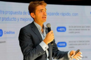 Recortes en el sector tech y crisis en el turismo