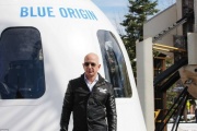 Juntan firmas para no dejar regresar a la tierra a los multimillonarios Jeff Bezos y Elon Musk