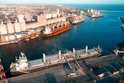 Intenso movimiento en Puerto Quequén: exportación de granos a Arabia Saudita, China y Asia