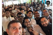 "Dibu" Martínez viajó a Bangladesh y revolucionó a los fans de la Selección
