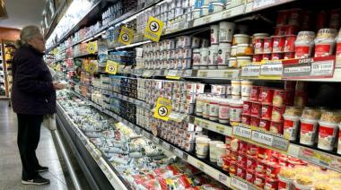 Primeros aumentos tras la suba del dólar: alimentos del 6 a 9%, autos hasta 12%