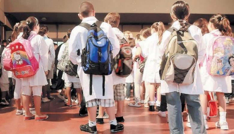 Cómo evitar los dolores de espalda causados por mochilas escolares
