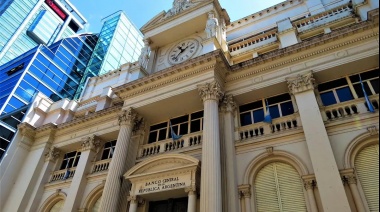 Banco Central Sigue Vendiendo Dólares y las Reservas Continúan en Caída