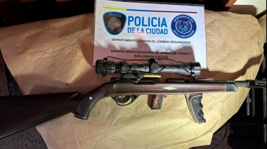 Fueron a combatir un principio de incendio y se encontraron con un arsenal