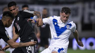 Riestra empató 2-2 con Vélez y se mantiene en la cima de la Zona B