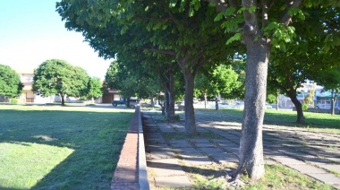 Asalto a punta de pistola en 75 y 44: le robaron la bicicleta a un adolescente mientras esperaba ir a la iglesia