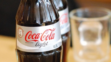 El aspartamo utilizado en la Coca-Cola Diet podría ser cancerígeno, según un informe que publicará la OMS