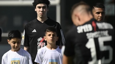 Spreen bromea en redes tras su breve debut con Deportivo Riestra