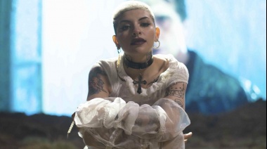 Cazzu estrenó con video su nuevo single "Sobre mi tumba", de la serie "El Reino"