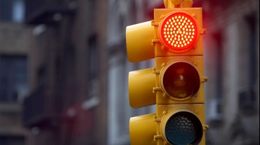 La multa por pasar un semáforo en rojo ya cuesta lo mismo que el alquiler de un monoambiente