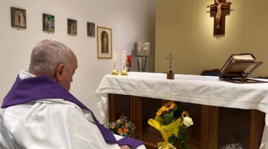 El Vaticano difunde la primera foto del papa Francisco tras un mes de internación