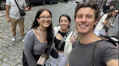 Shawn Mendes paseó por San Telmo antes de su show en Lollapalooza