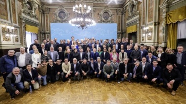 Kicillof entrega la tercera cuota del Fondo de Fortalecimiento Fiscal Municipal en medio de tensiones con el gobierno nacional