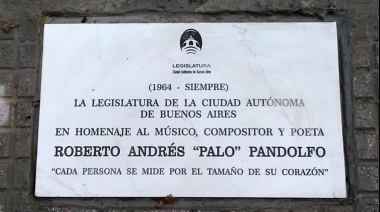 Colocaron una placa y un árbol en el lugar donde murió "Palo" Pandolfo