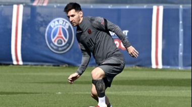 Messi sufrió una lesión en la rodilla izquierda y estará ausente frente al Metz