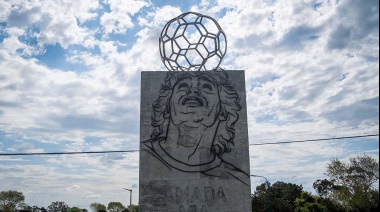 "El más grande al más grande": el monumento dedicado a Diego