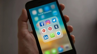 Australia aprueba una ley histórica para restringir el acceso de menores a las redes sociales