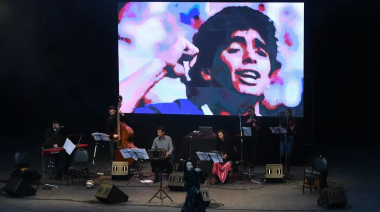 Un homenaje a Maradona reunió a 20 artistas en escena para celebrarlo al compás del tango