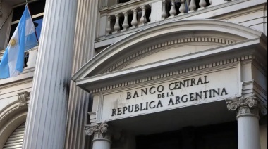 El Banco Central baja la tasa de interés al 32% y apunta a contener la inflación