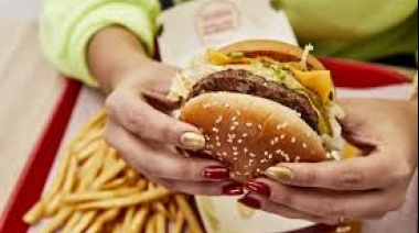 Índice Big Mac: el peso argentino, entre las monedas más sobrevaluadas del mundo