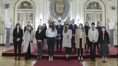 Ofrecerán 600 becas de capacitación en tecnología para mujeres en la Argentina