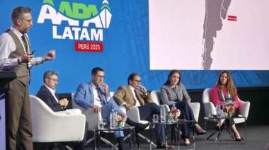Jimena López Participa En El Congreso De La Asociación Americana De Puertos En Lima