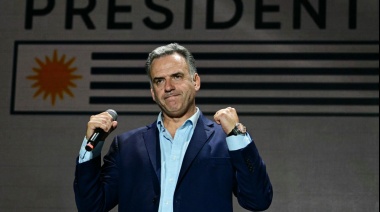 Uruguay Vuelve al Frente Amplio: Yamandú Orsi, Presidente Electo