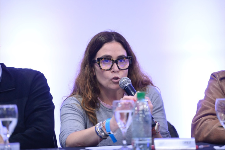 Jimena López junto a Kicillof y Taiana.