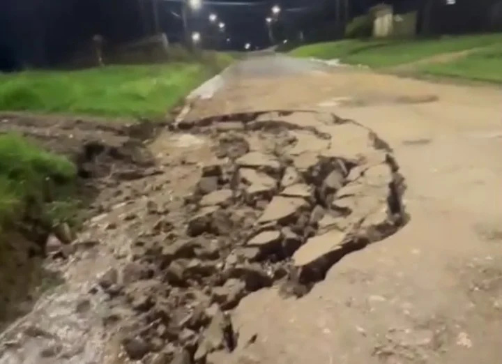 Calle derrumbada en la 566 entre 523 y 525