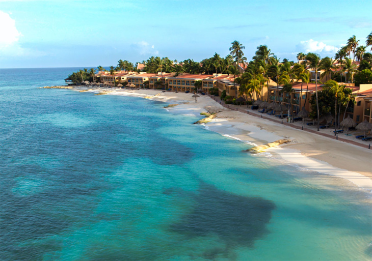 Hotel de Aruba donde se alojó Adorni.