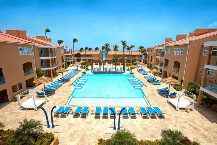 Hotel de Aruba donde estuvo Adorni.