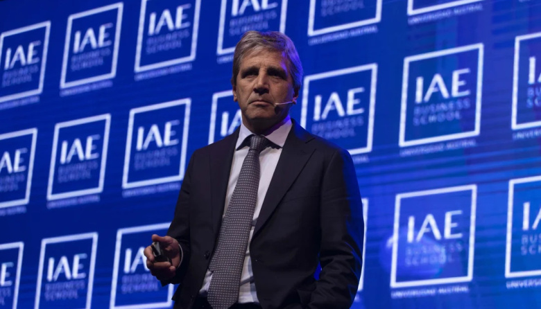 “Si te parece barato, comprá, campeón”: ¿Cuándo se frenará la corrida que comenzó con la frase de Luis Caputo?