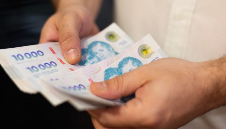 El Salario Privado Retrocede un 5,5% en Cuatro Meses Desde la Asunción de Milei