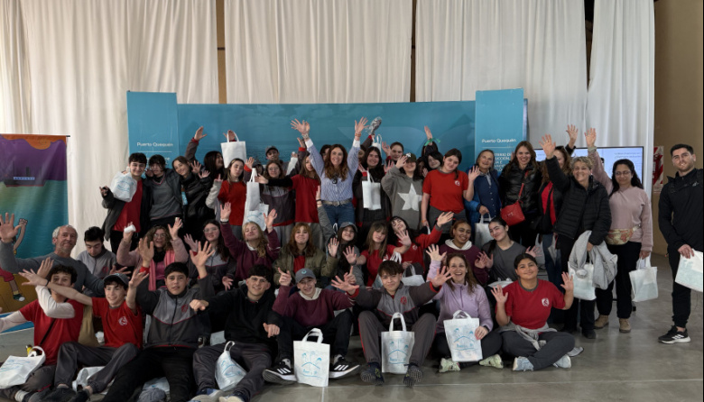 Estudiantes y Docentes de Italia y Mar del Plata Visita Puerto Quequén